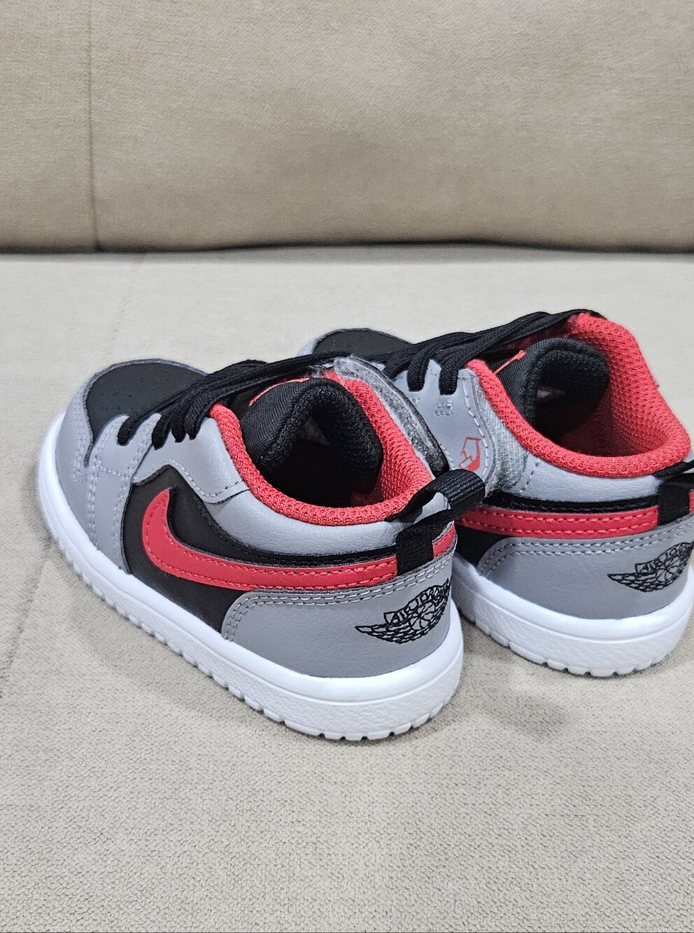 Jordan 1 Low Alt  Cement Fire Red SIZE 6C